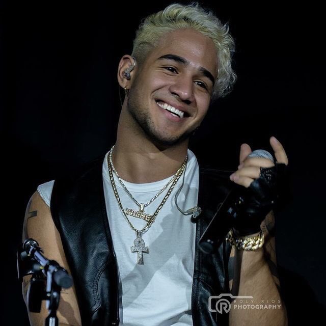 DyLMCNCO's tweet photo. Feliz cumpleaños @lumnayofficial 
I LOVE U ❤
 #HappyRichardDay @CNCOmusic https://t.co/ZxNHHCUdAQ