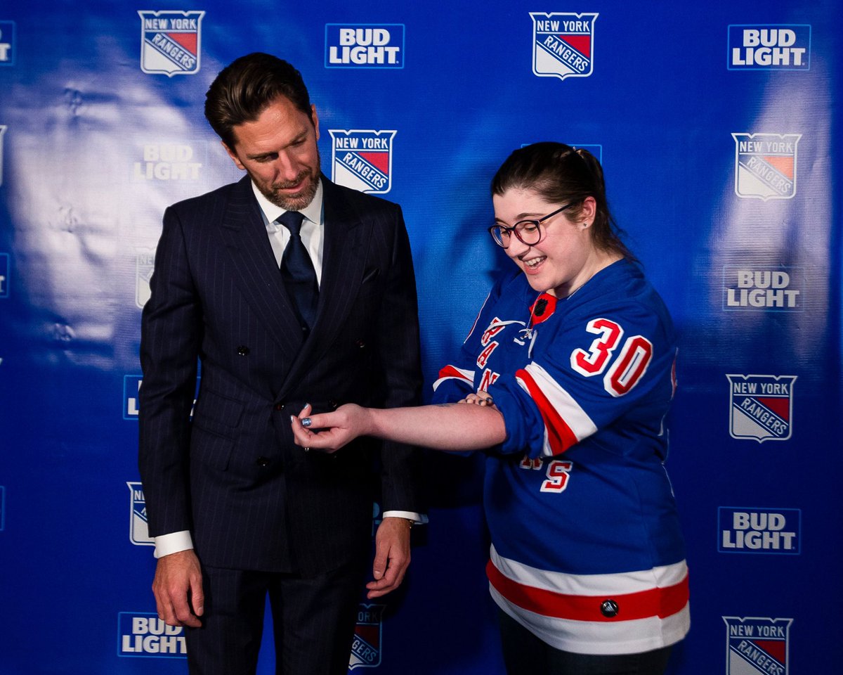 NYR25203's tweet image. Dreams do come true! Thank you so much for making my dream a reality,  @HLundqvist !! So grateful for this moment!! 🤗

Special shout-out to @KevinWeekes for making this moment happen! You’re awesome!

 #NYR #30Daysof30