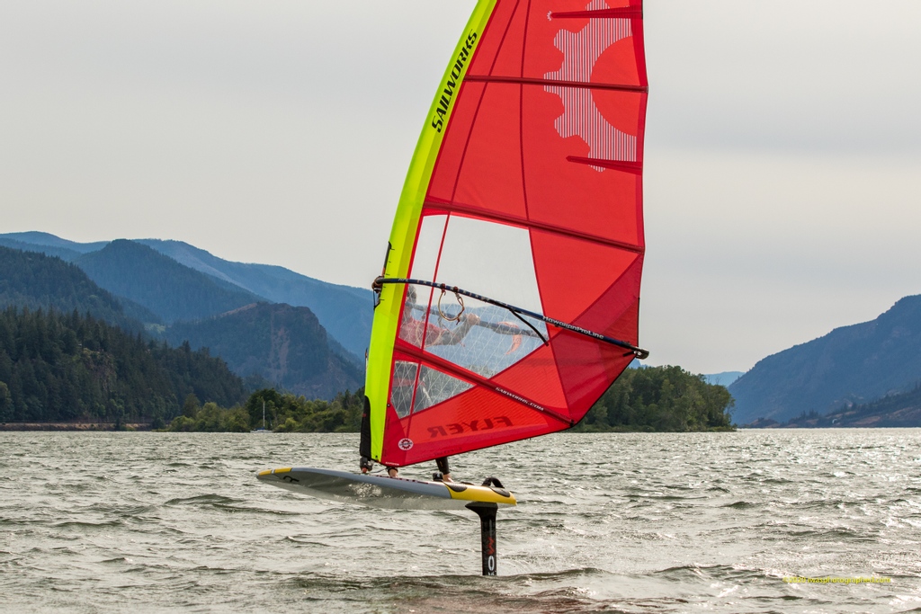Sailworks's tweet photo. Hood River local Sam Bauer foiling on a light west breeze.⁠
⁠
Sail: Sailworks Flyer 6.0m²⁠
Board: Roberts Foil GT 29"⁠
Foil: Moses Sabfoil 111 mast w/ 720 front wing⁠
⁠
📸 by https://t.co/DPiceTD87v⁠
⁠
#sailworks #windfoil #sabfoil #windsurfing #windfoiling https://t.co/oN9fa11TJJ