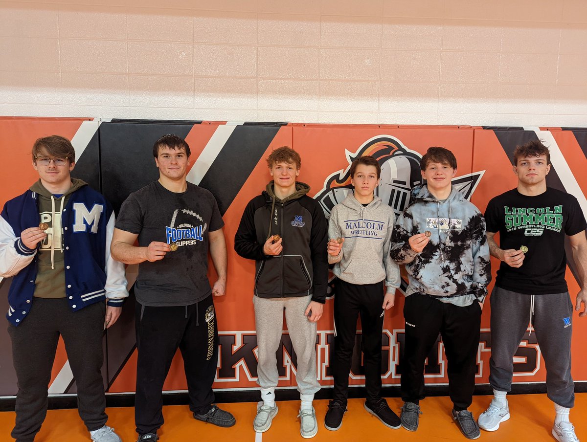 MHSgrapplers's tweet photo. Day 2 of the 🔙 to 🔙 weekend grind and couldn't be more proud of how our guys competed finishing 🥉 of 16 teams with 7 medalists at Oakland-Craig! Gavin Z and Kale N🥇 Caleb C🥈 Zane Z🥉 Bricen W 4th🏅 Chris B 5th🏅 Cooper W 6th🏅 #malcolmclippers #despertaferro https://t.co/XXZPo6H0OQ