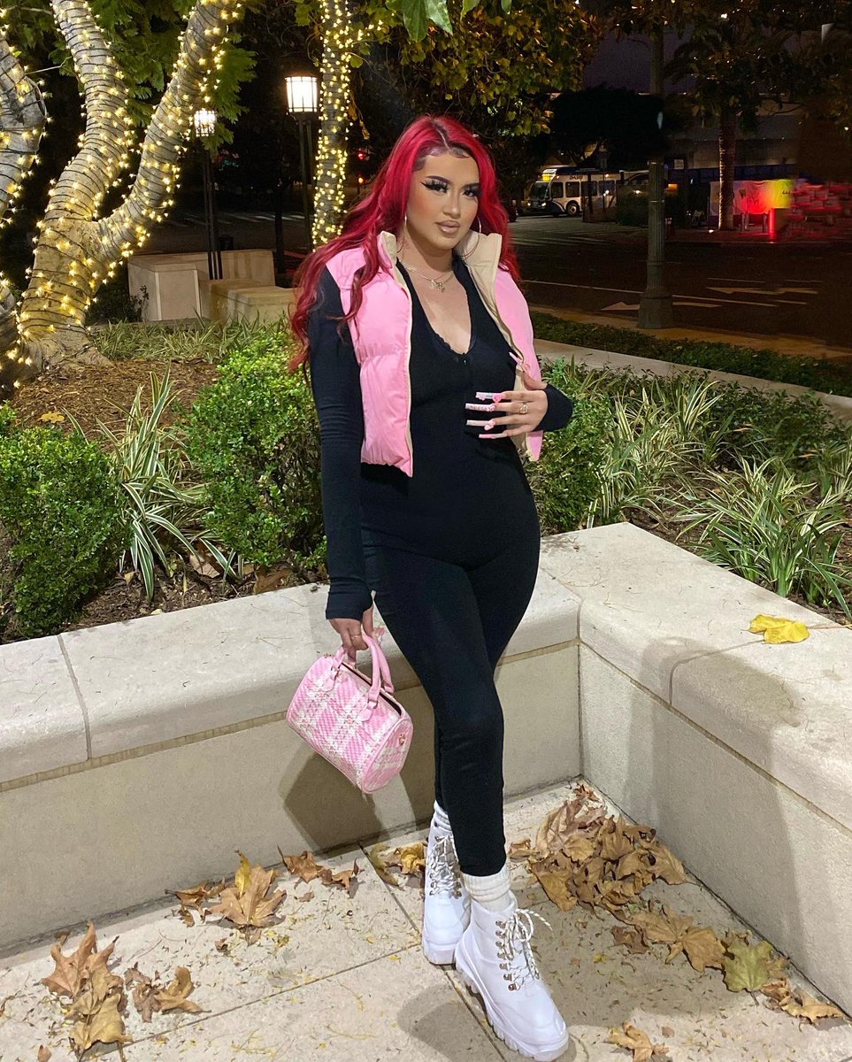 JaasmineeB's tweet photo. Ain’t worried bout no other Bih takin’ her spot https://t.co/CnfzEfKCZE