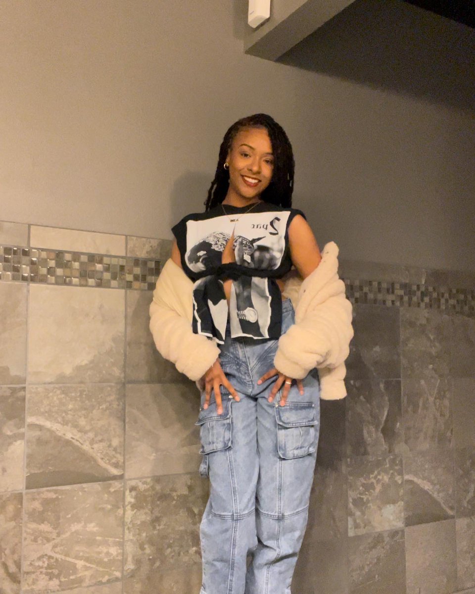 courtneyy_janae's tweet photo. Rare footage of me smiling😭 https://t.co/036Uskpkn0