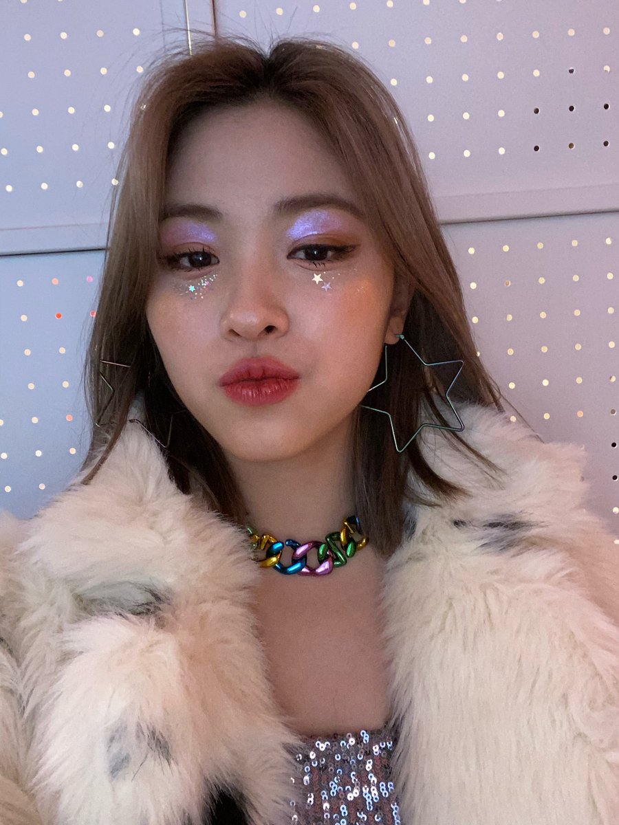 archiveryujin's tweet photo. shining bling bling https://t.co/EHTlcrdg8b