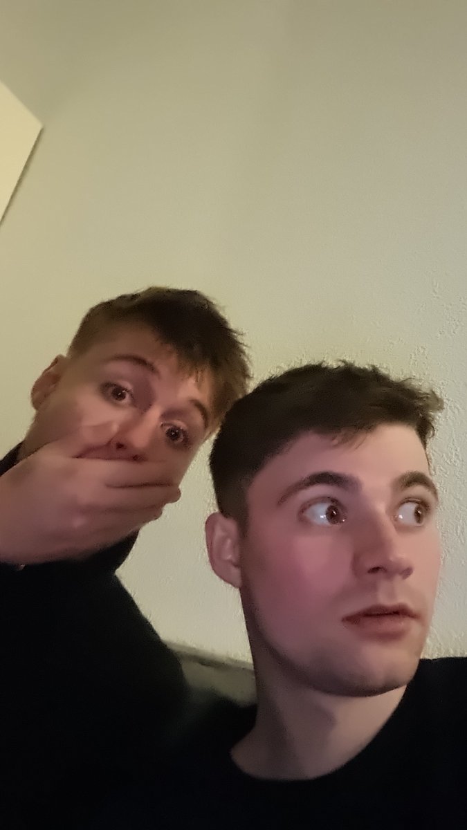 EmileManes4's tweet photo. Je suis mort dans 1j on est multimillionnaire #startup #grosjogrossemonnaie https://t.co/ARyFgFHdLU