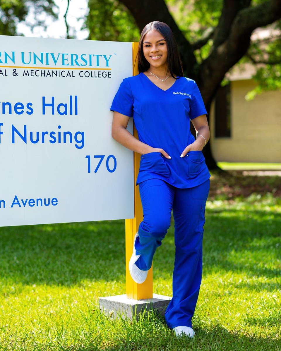 heyy_bree's tweet photo. With God, all things are possible. 

Bresha Bean BSN, RN 👩🏽‍⚕️🩺

Thanking my entire support system for getting me here to this very momentous moment in my life. To God, my parents, siblings, family, and friends, without y’all, none of this would be possible. https://t.co/1brqmeItrG