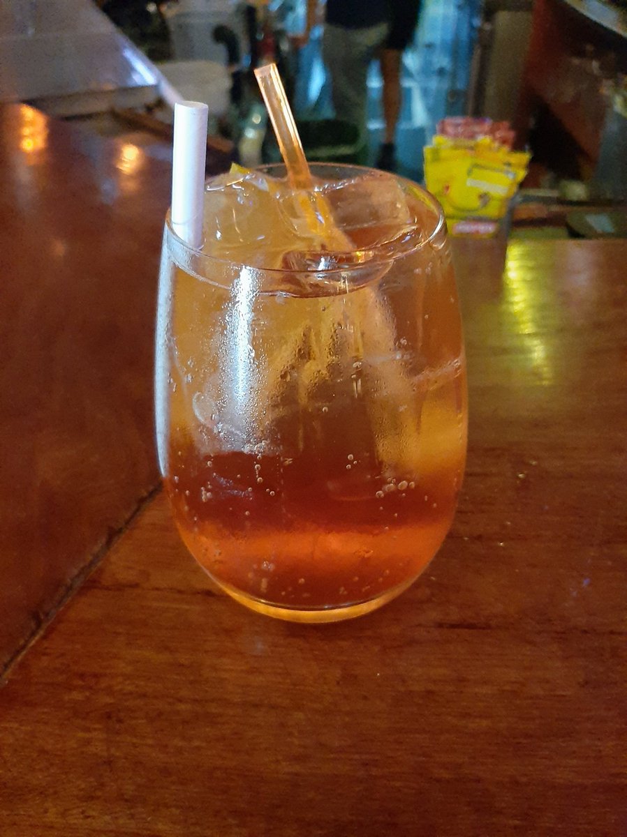 The_Sar1's tweet photo. Desde acá los leo foristas, noche de Aperol en @theoldest_bar para descomprimir post trabajo criptografico. https://t.co/ziiNcUaLZj