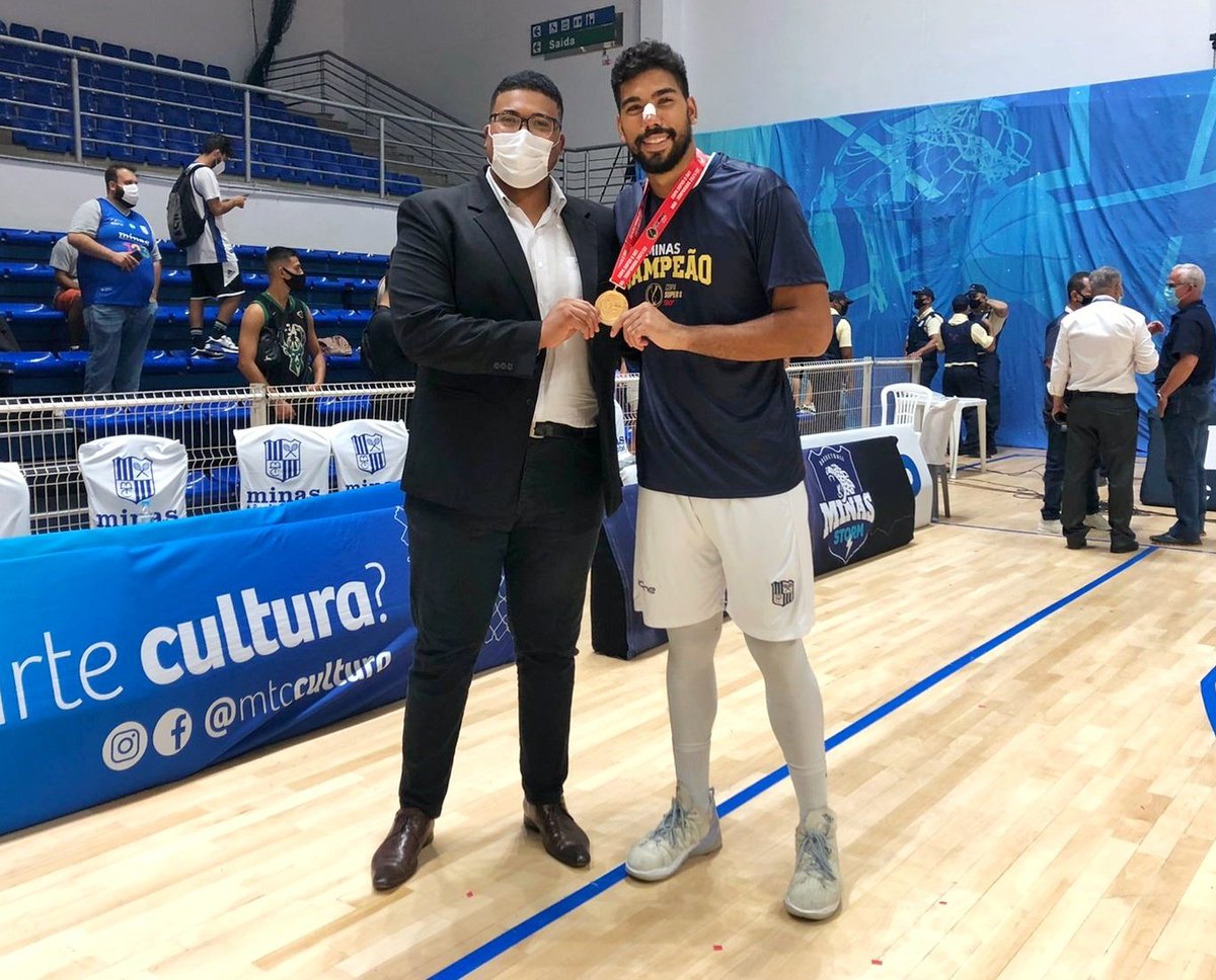 pastor_06's tweet photo. Feliz em poder fazer parte da sua trajetoria durante esses anos,e vamos por mais. 🏆✅ @felipequeiros_
#FQ3 #campeao #copasuper8 #flashforwardgroup #sportsagent https://t.co/QidXuhUMz1