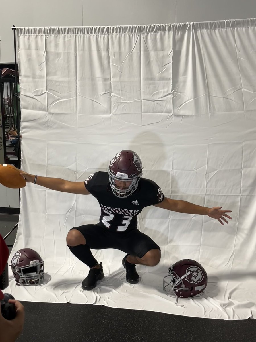 #AGTG After a truly great visit &amp; conversation w/ <a href="/coachdrecortez/">Coach Dre M.Ed</a> I am blessed to have EARNED an offer to McMurry University #WarHawksFAW 🦅 @CoachNealMCM <a href="/McMURRYFOOTBALL/">McMURRY FOOTBALL</a> <a href="/CoachMoebes/">Todd Moebes</a> <a href="/Coach_Dowling21/">Drake Dowling</a>