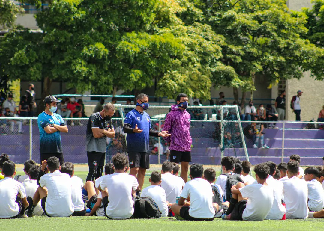 aedefutbol's tweet photo. Try Outs AEF en la Universidad Santa María ☑️
Derroche de talento en la Universidad Santa María👏🏻👏🏻
¡El trabajo continúa! 💪🏻⚽
#VamosAEF 💙🧡 #MetroAEF 💜 https://t.co/US5767OwlB