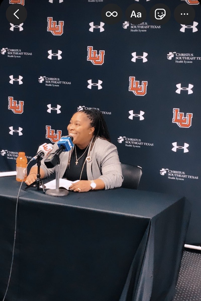 HElizabethG's tweet photo. ALL SMILES AFTER THAT @LamarWBB DOUBLE OT WIN‼️@CoachAQUA_LAMAR https://t.co/DBMcBxl6fE