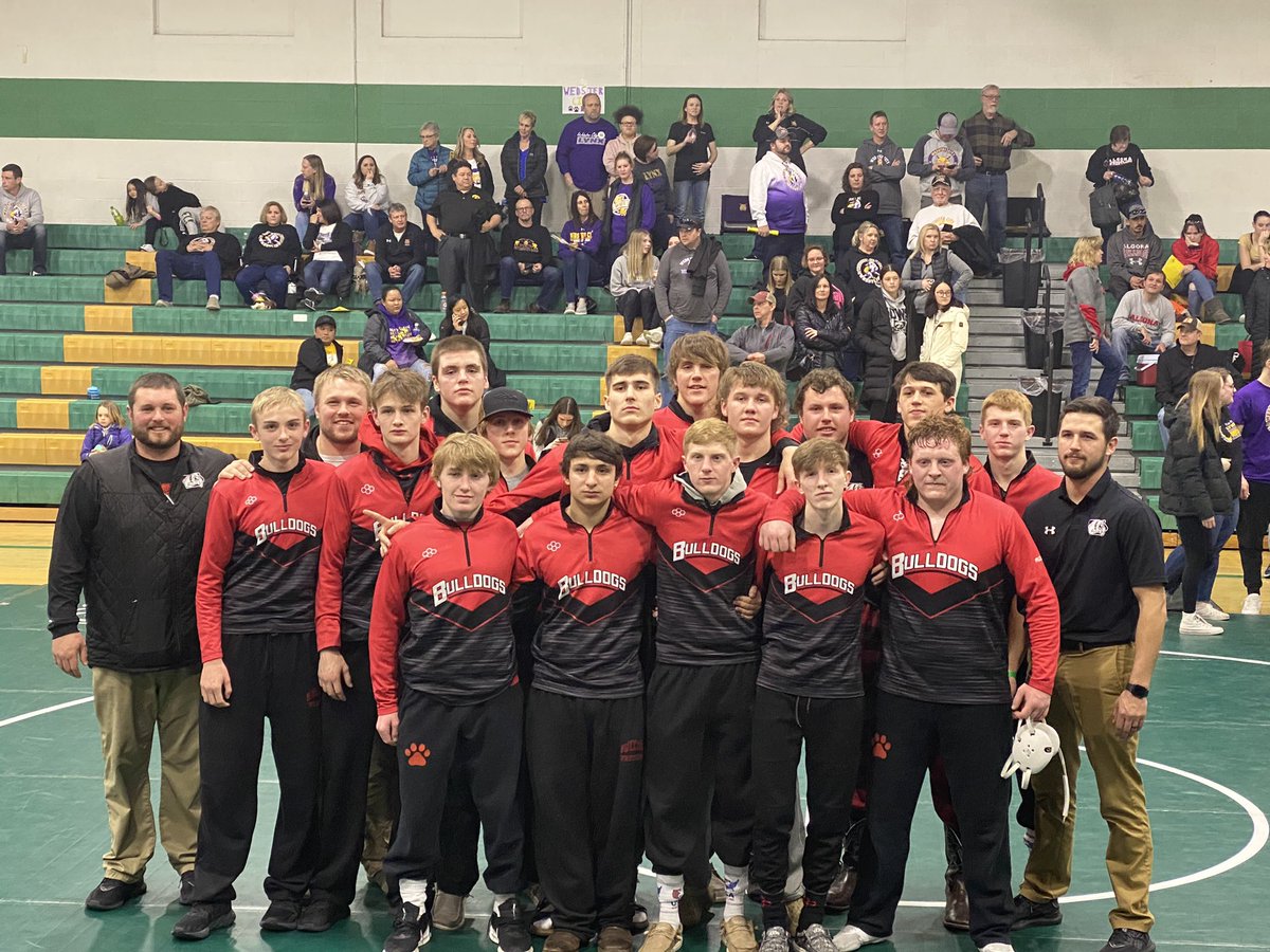 RayWilsChron's tweet photo. Comes down to the last few matches and a bracket screw up but the Dogs win by one point over Webster City 213 to 212! Bulldogs are dual champions and tournament champions! Congratulations boys!
@Wrestling_dawg @hd_csd @IAwrestle 
#IAhswr https://t.co/eP1r0OjP3z