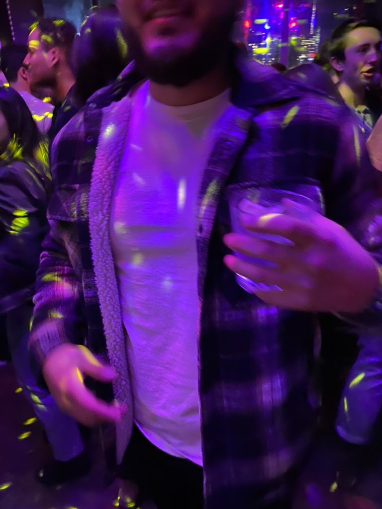 _KIMpossiblee_'s tweet photo. Lol @swnwnyc looks like you forgot to charge some jackets https://t.co/F7KiYoIdQE