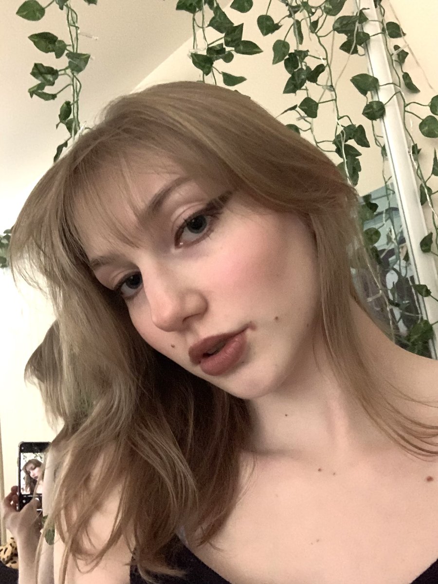 Me n the big ass zit on the corner of my lip say hey 🤠