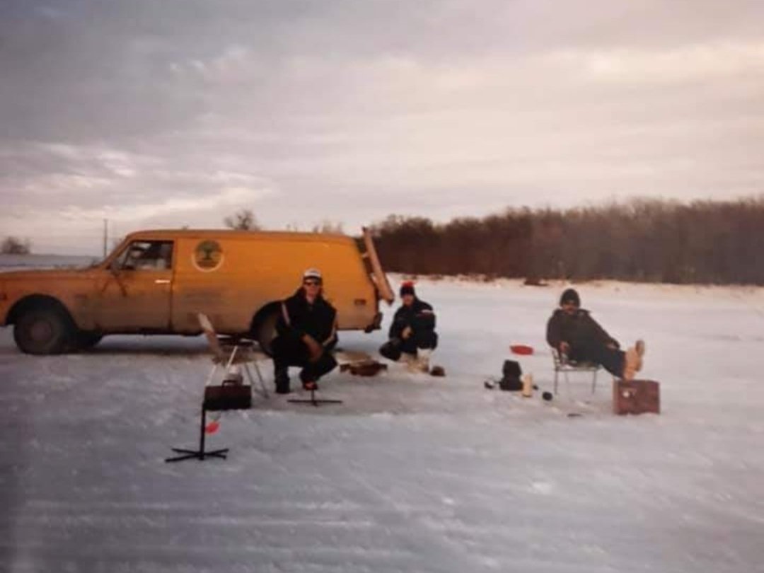 BradleyTim's tweet photo. I don't usually have my sleeping bag on the couch but that forecast made me dig it out. It was those three words that sold it; extreme cold warning. I've had it since the 80's and it's made the rounds including summer camping and ice fishing trips. NO MORE ICE! It is #ColdEnough https://t.co/DzQ6rD4ufF