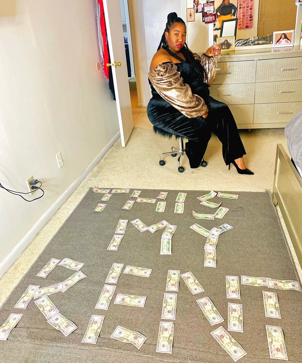 leahahenry's tweet photo. How some of y’all about to look on the Gram😩🤑💰💀

The 1st coming up, quit playing😭😭😭
#LeahsLemonade #RentsDue https://t.co/SDCaQweRJ3