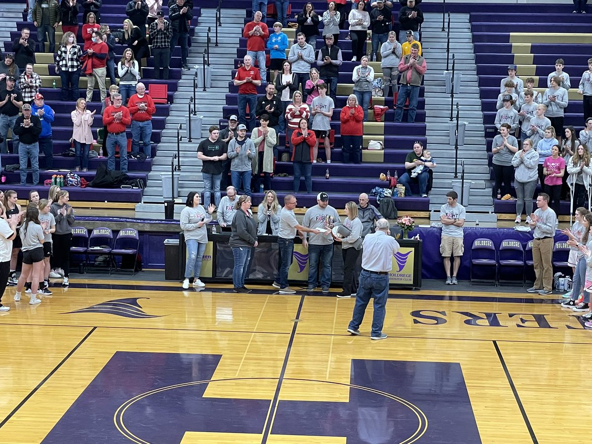 JamesReedHD's tweet photo. The Holdrege and Cozad @DairyQueen locations also donated a % of today’s sales to Coach Martin and her family. 
Holdrege’s Screen Machine presented a check from the #BreaStrong t-shirts that were sold to support the Martins. 
#HoldregeDusters https://t.co/Rzx8sRReSz