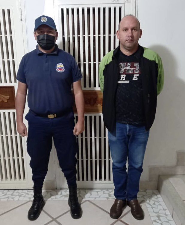 TarekWiliamSaab's tweet photo. 1) #DETENIDOS para ser #IMPUTADOS ahora por el @MinpublicoVE los ex fiscales de Mérida FREDDY FREITES y YULIMAR UREÑA quienes fueron #grabados solicitando 5mil$ a un investigado para no aprehenderlo… #DEPURACIÓN Hemos #JUDICIALIZADO a 284 Fiscales por hechos de #Corrupción https://t.co/Pyq565fL6f