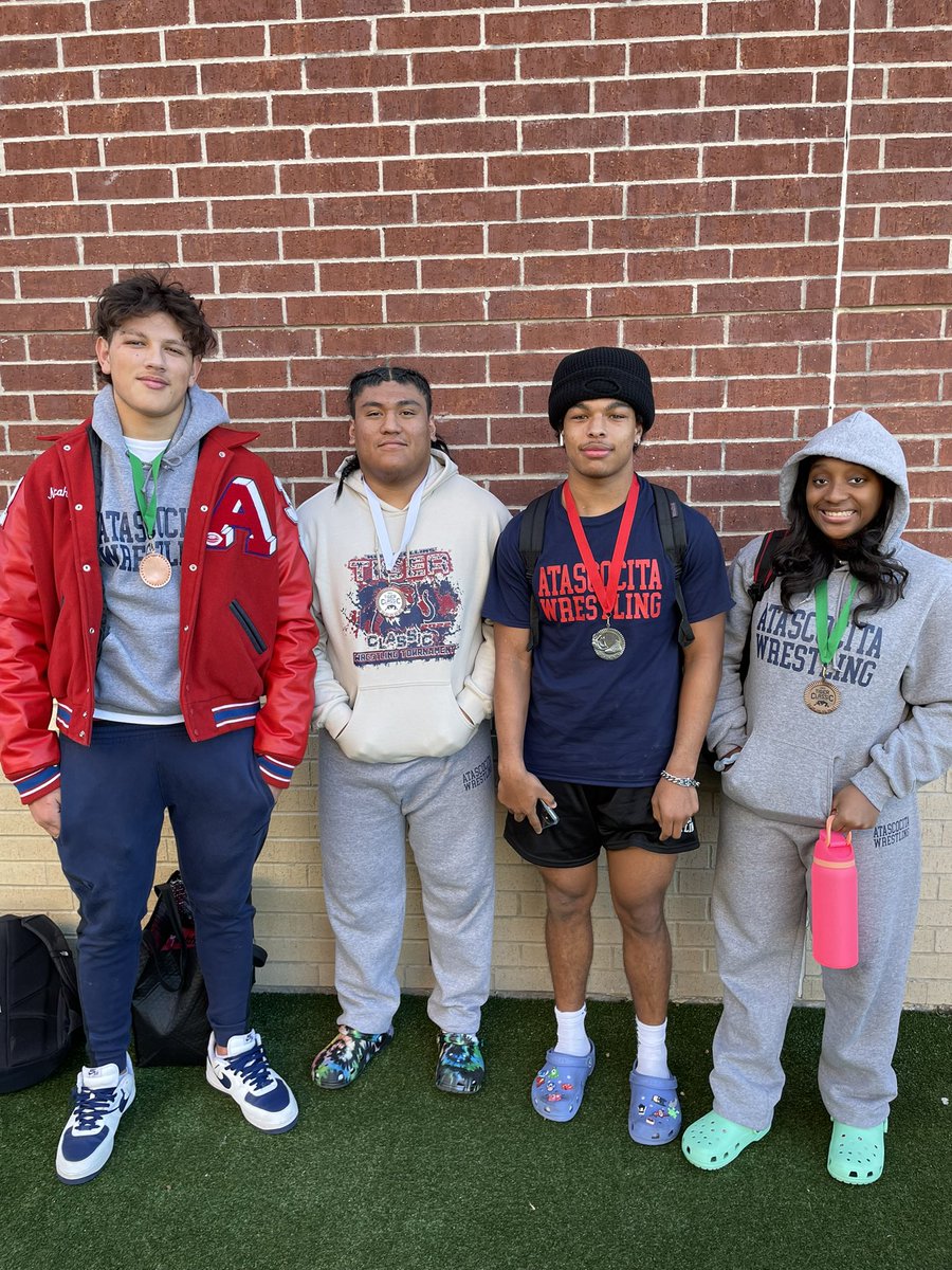 Congrats to our medal winners at the Tiger Classic this weekend!

George Gutierrez 285 - 3rd Place
Micah Tate 220 - 5th Place
Hayley Gregory 185 - 5th Place
Deangelo Hayes JV182 - 2nd Place
Kai Afyounizadeh JV160 - 2nd Place
Hyatt Kirkland JV126 - 3rd Place

See y’all on Monday!