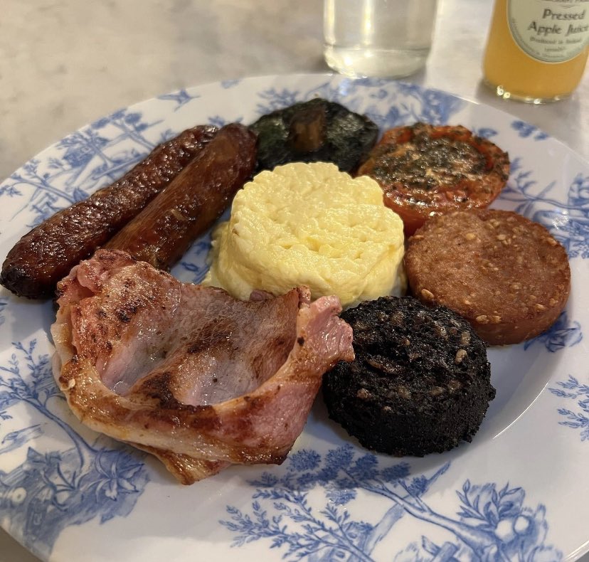 murraynoodles's tweet photo. Full Irish breakfast by @TheNotoriousMMA what you saying @fryuppolice https://t.co/wQFZfcBNp5