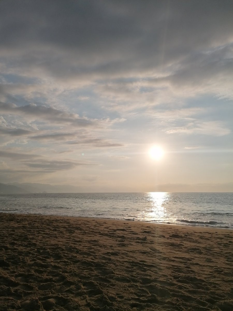 AlexIsntMe's tweet image. Ya dejé tirados mis calzones en el mar :(