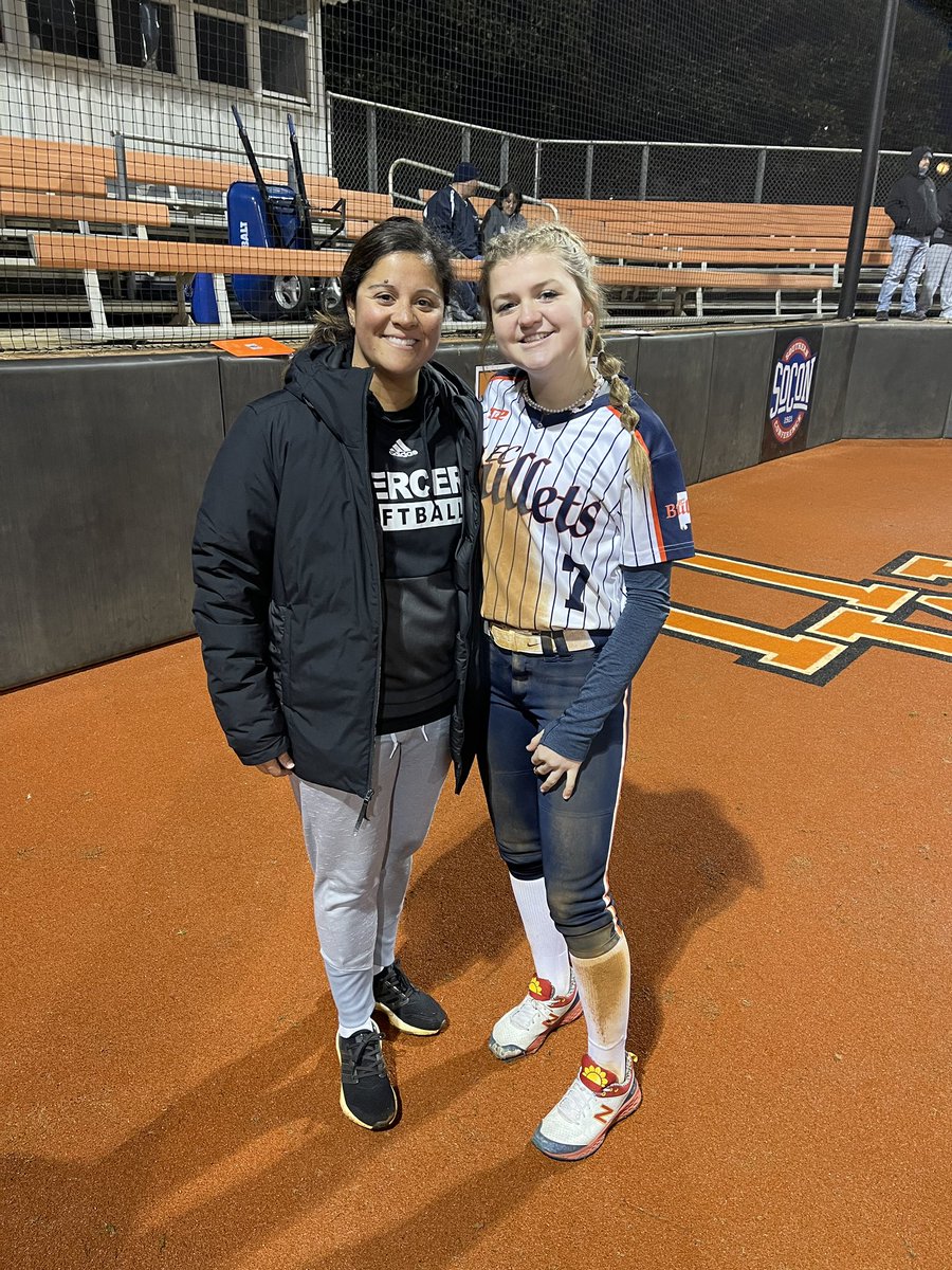 chaynie2025's tweet photo. so thankful for this opportunity to train under @LindsayFico at @MercerUSoftball !! 
along with working with @KlimMichael  !
go bears &amp;&amp; go bullets!!!!! 🧡🧡🐻 https://t.co/WY0IBcivl8
