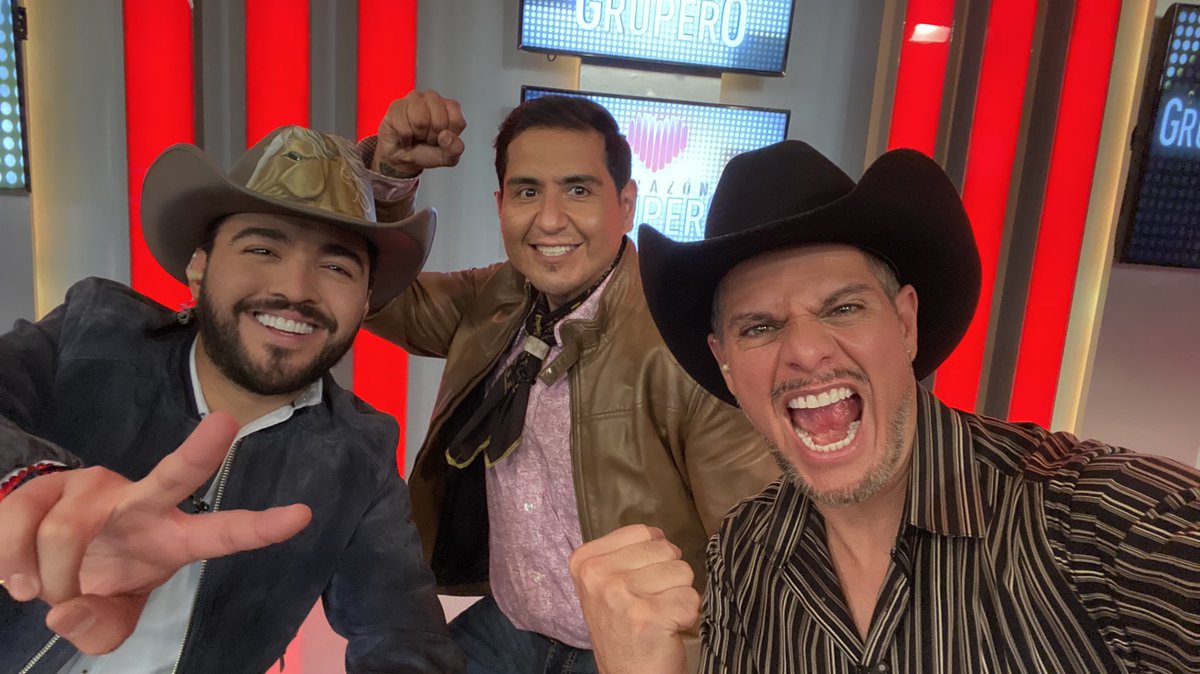 mercadanterafa's tweet photo. Ganamos los #chilosos !!! @rafabalderrama @alannmora 🥇 con juezas de lujo @EdithMarquezL y la  @chicuela https://t.co/R02nQsilvE