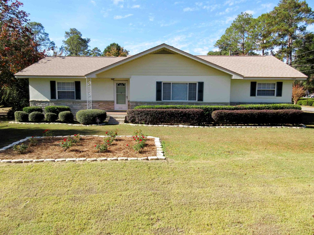 Finally - open the door to a place you and your family will love to call home. #newhome #homesforsale  cpix.me/l/137227542
