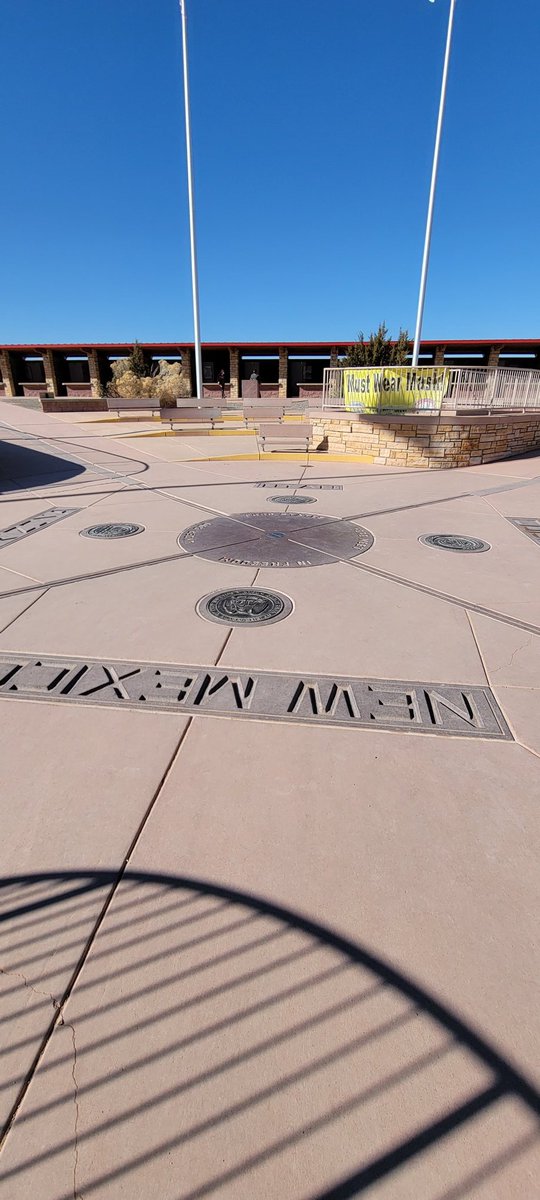 ysaandsam's tweet photo. Visited the 4 corners national monument and took some nice pics on this beautiful day.
#ColoradoNewMexicoUtahArizona
#newoldcar #4statesatonce https://t.co/z8lLLfVfT3