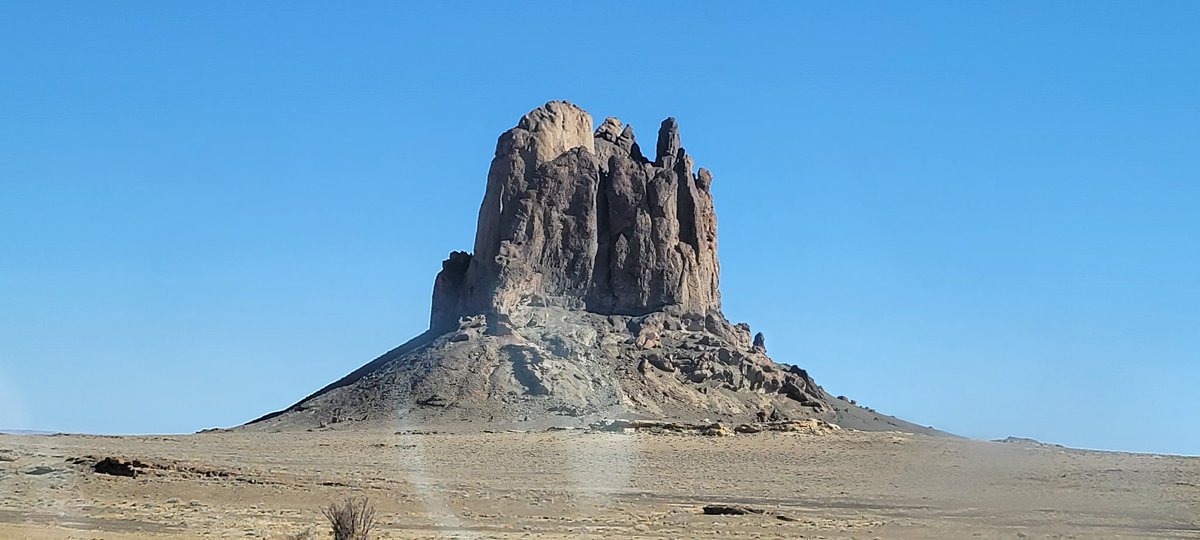 ysaandsam's tweet photo. Pretty rock formations in Western New Mexico.
#beautiful #newoldcar #wow https://t.co/5GPvtZWu5H