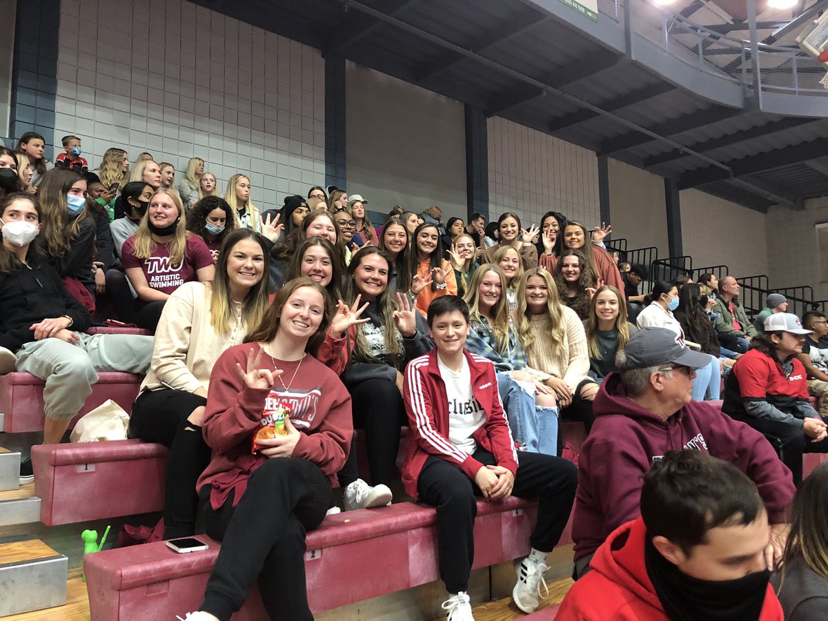 TWUSoftball's tweet photo. Saturday intrasquad ✅ 
Pioneers supporting Pioneers ✅  
#PioneerProud https://t.co/yfiQgVl1Ly