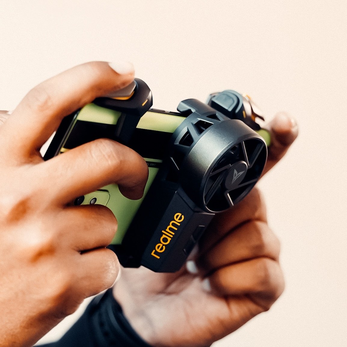 realmeCreators's tweet photo. Stay cool and keep your smartphones cooler with the #realmeCoolingBackClip for those long gaming sessions.🎮
#gaming #RealmeGTNeo2 https://t.co/XzleWFlW8J