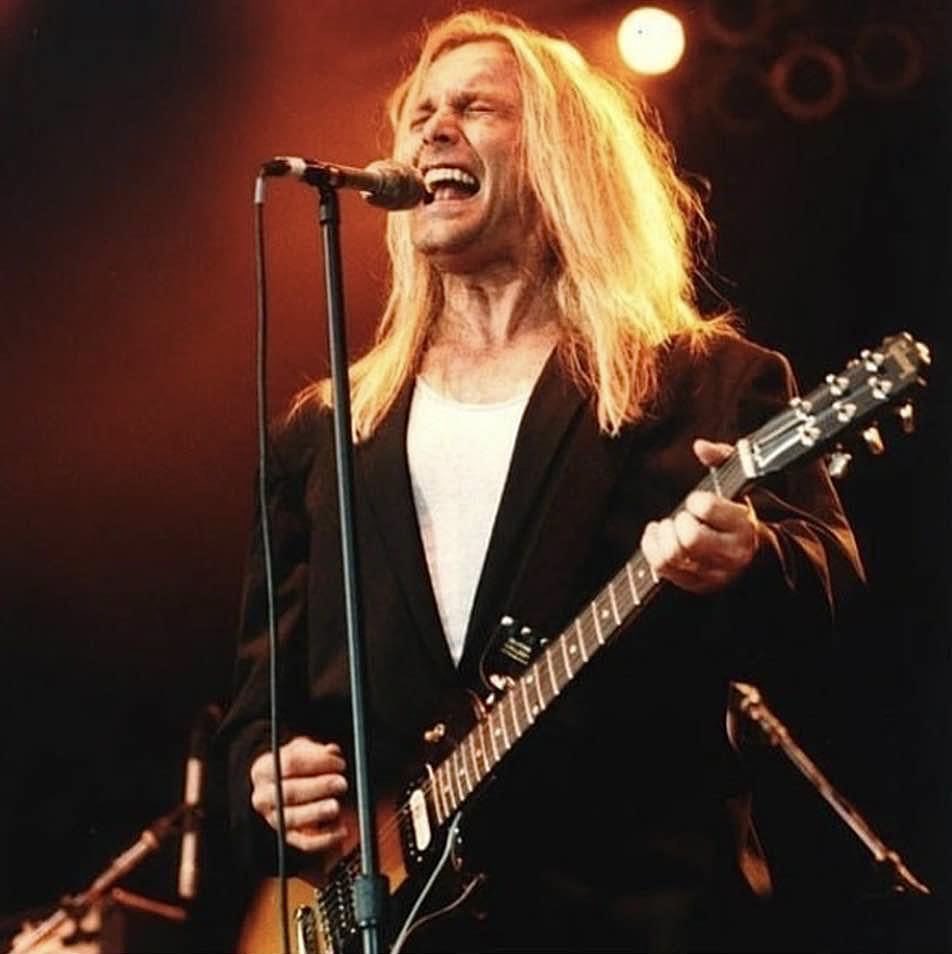 Happy Birthday to my favorite lead singer in the whole wide world (and a super cool guy), Mr. Robin Zander! 