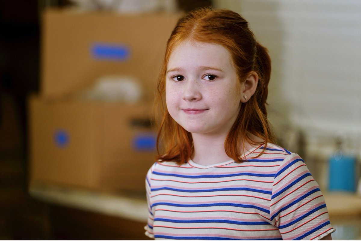 Taylor’s <a href="/EmilieUllerup/">Emilie Ullerup</a> dad thinks Chloe #DaphneHoskins has a natural gift in the arts. Do you think she will pursue a hobby as an artist? 👩‍🎨 #DontForgetILoveYou #NewYearNewMovies