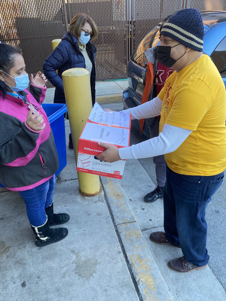 PerryPaylor's tweet photo. We continued our MLK week of service today. Our volunteers pitched in to package hats, socks, gloves, and masks for Interfaith Works and Shepherd’s Table to support #MoCo residents experiencing housing and food insecurity. #MLKDay2022 #perrypaylor2022 #Paylor2022 https://t.co/72zAm5Sjqi