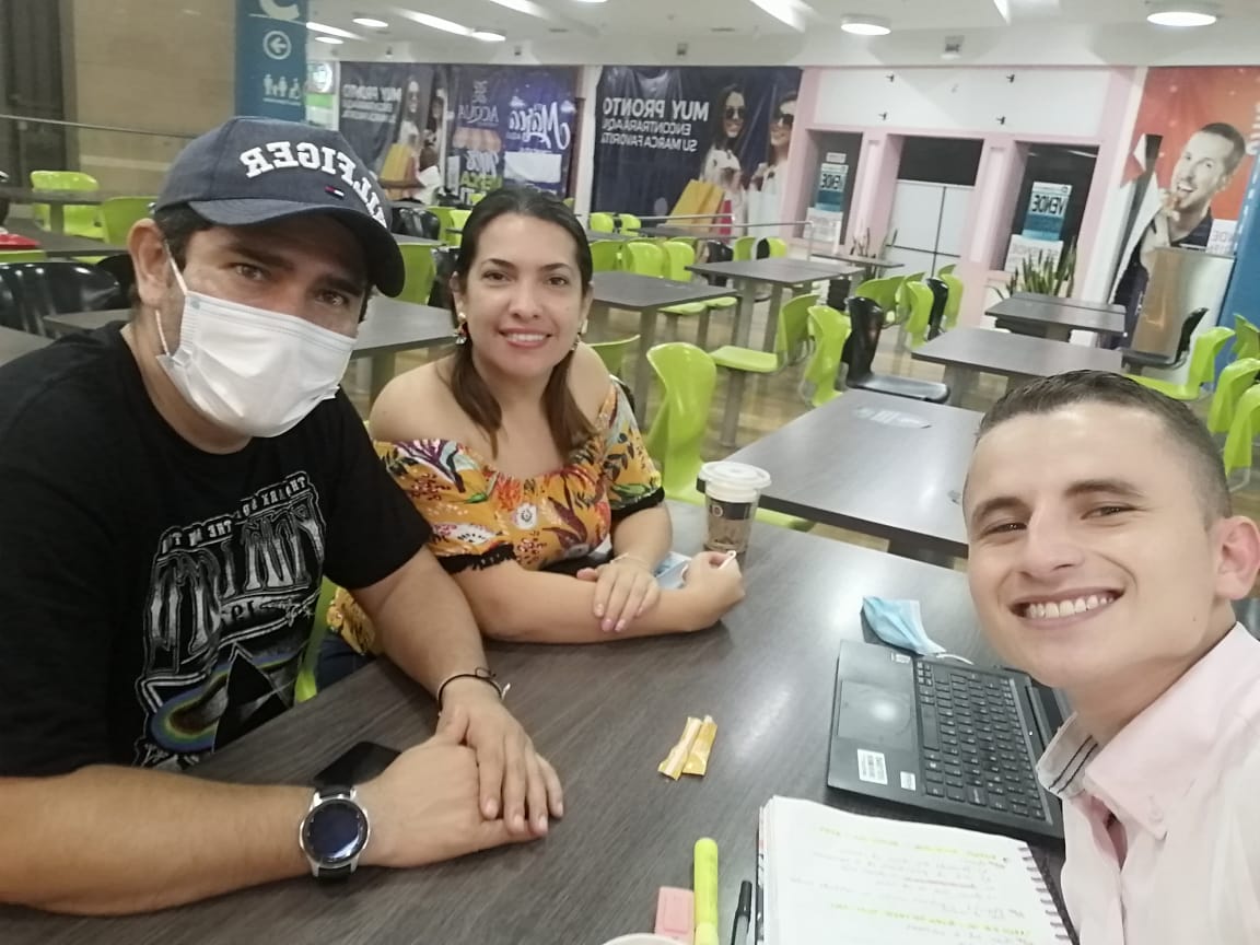 soytitomora's tweet photo. #AJOLIS | Soy un convencido de que las relaciones se construyen y se reconstruyen y en medio de ellas se forjan amistades memorables como lo es la Profesora Yeimmy Sánchez y su esposo Jose Luis Baquero.
¡Gracias por querer transformar realidades!
#PlanPadrino https://t.co/R2noOkCLWt