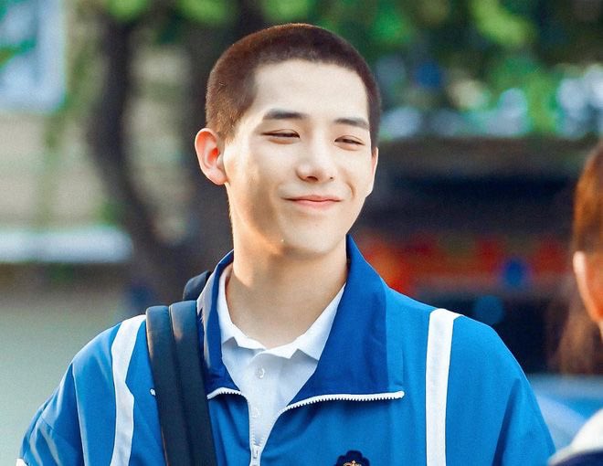 12. #บอกว่ารักแล้วไม่คืนคำ พระเอกเป็นเด็กม.6ที่ไม่ตั้งใจเรียน ใช้เวลาไปกับการหาเงินใช้หนี้ จนได้มาเจอกับนางเอกที่เป็นหัวหน้าห้อง ทำให้พระเอกพัฒนาตัวเองเป็นคนที่ดีขึ้น เรื่องนี้รักกันไวเว่อ ลุ้นมากว่าจะมีอะไรมาทำให้เลิกกันไหม 10/10 นอ.สายเปย์ที่ 1 #รีวิวซีรี่ย์ #รีวิวซีรี่ย์จีน