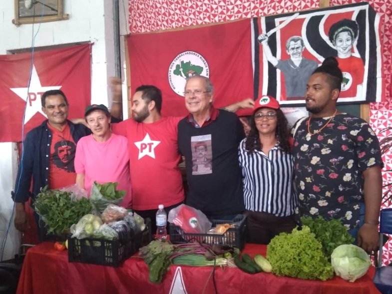 ZeDirceu_'s tweet photo. 38 anos de luta! Pelas famílias, pela terra, por alimentos de verdade, pela função social. Parabéns, @MST_Oficial ! 🥦🍅🥕 https://t.co/IeD0NlrdHJ
