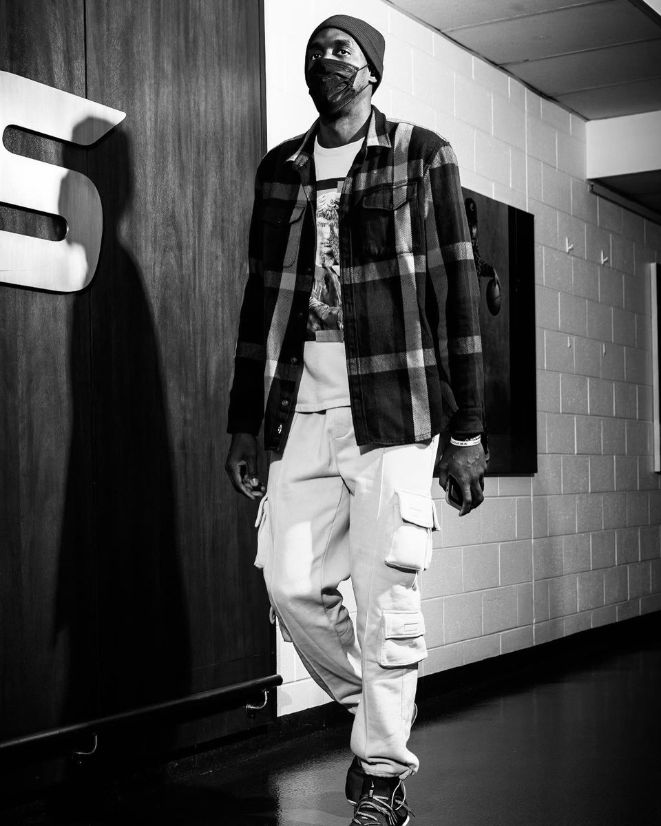 pskills43's tweet photo. Give yourself grace 🖤
#humblehustle🙏🏿👏🏿 https://t.co/VcQixArIzU