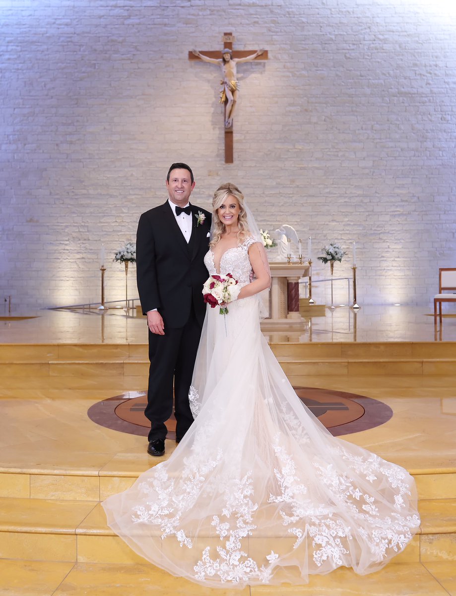 Cameralifelive's tweet photo. RT @maggiesworld: November 13, 2021 👰🏼‍♀️🤵🏻💒💍

Our wedding photos are here &amp; so many emotions reliving the picture perfect day! 💕 Get ready for more to come…

📸 @quytranphotography 

#weddingphotography #wedding #houston #houstonbrides #mrandmrs #cat… https://t.co/vO5B88Bqow