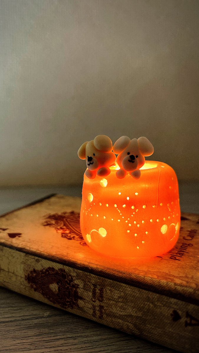 _ogurix_'s tweet photo. 粘土で作ったキャンドルホルダーです🕯
わんこ、猫ちゃん、人、動物、などなど色々出来そう💕

まだ試作ですが、完成したら販売またはオンラインレッスンを検討中☺️

#キャンドル
#粘土
#ワークショップ
#オンラインレッスン
#おうち時間 https://t.co/xOqMC3DR2c