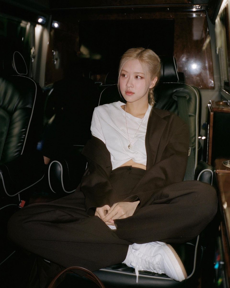 Đã sống trong thời đại ai cũng được giáo dục tử tế thì làm ơn ngừng vấn đề bạo lực mạng lại đi!

WE LOVE YOU ROSÉ 
#respectRosé
#NoToBodyShaming