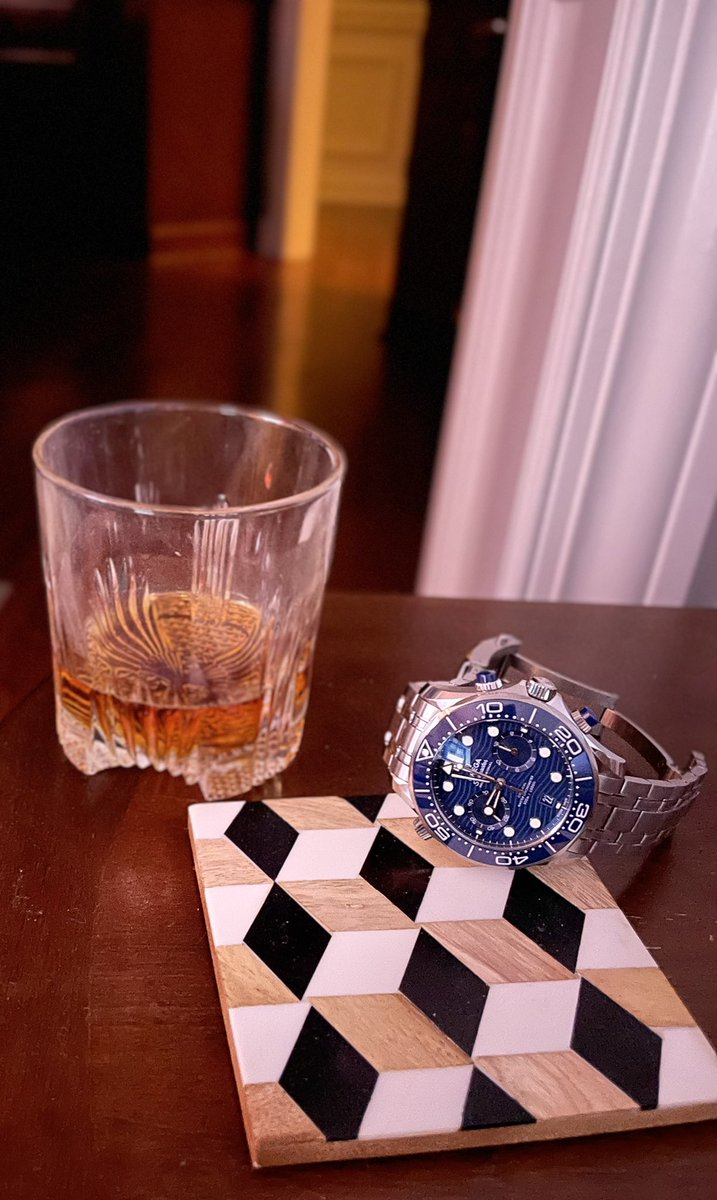 Am I doing this right? 

@NewRiff @omegawatches 

#omega #seamaster #omegaseamaster #newriff #bourbon #watchface #watches #bondwatch #omegaconstellation #watchcollector #bourboncollector