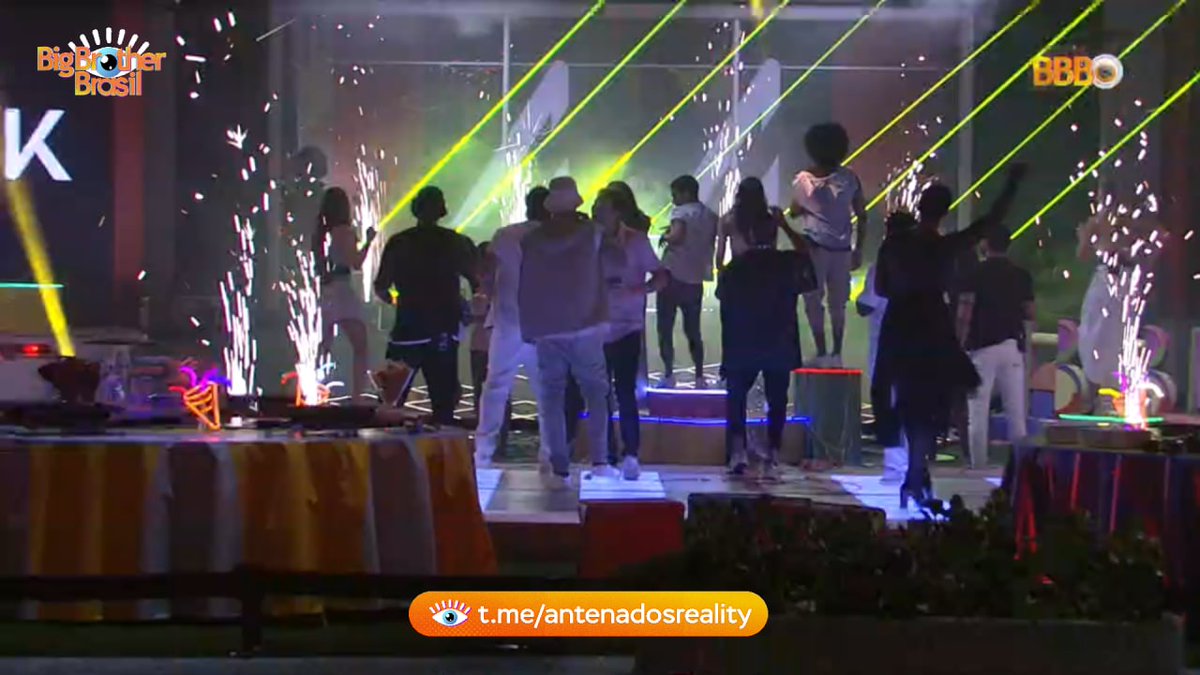 ntrealitys's tweet photo. Brothers e sisters curtem a festa ao som de "Piece of Your Heart". #BBB22 https://t.co/Gw3pZxpgeQ