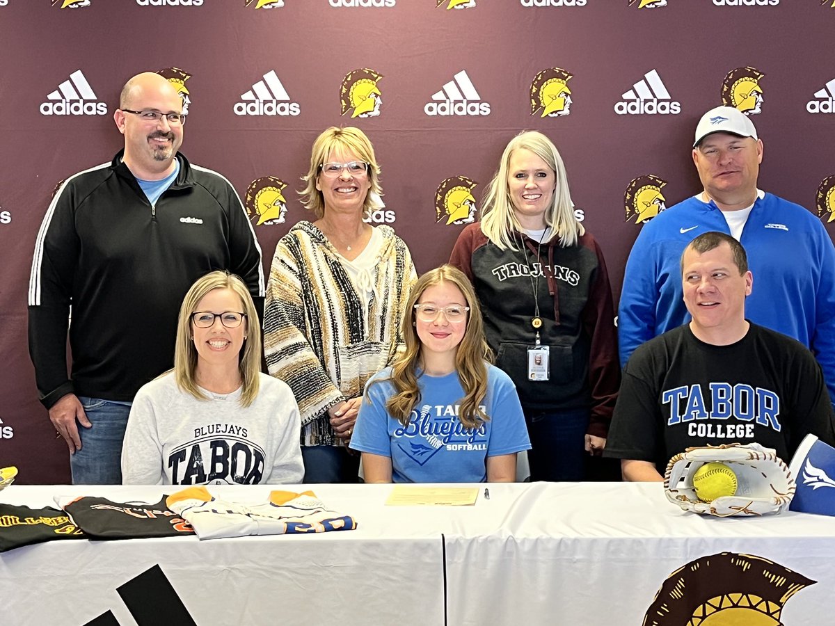 sinclair_coach's tweet photo. Super proud of Reese for signing at Tabor! @reesehefley @tabor_softball #bluejayalumni💙🥎 https://t.co/tGmO7hrwsh