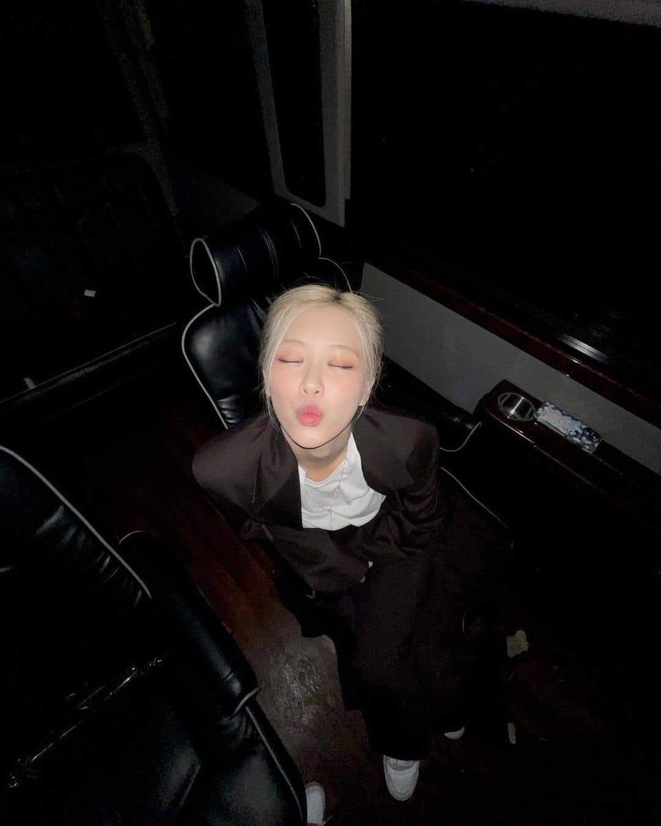 WE LOVE YOU ROSÉ 

#RespectROSÉ #NoToBodyShaming