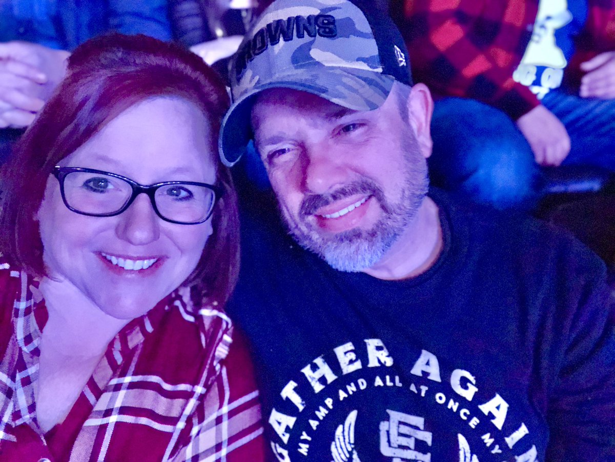 NicholeDarling4's tweet photo. #ERICCHURCH https://t.co/OwPgPeZZxj