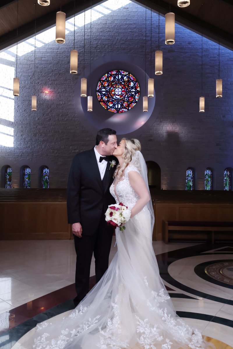 maggiesworld's tweet photo. May our love always sparkle &amp; shine! 💕

📸 @quytranphotography  

#weddingphotography #wedding #weddingday #houston #houstonbrides #ido #mrandmrs #catholicwedding #november #fallwedding #stainedglass https://t.co/CSACDIAUty