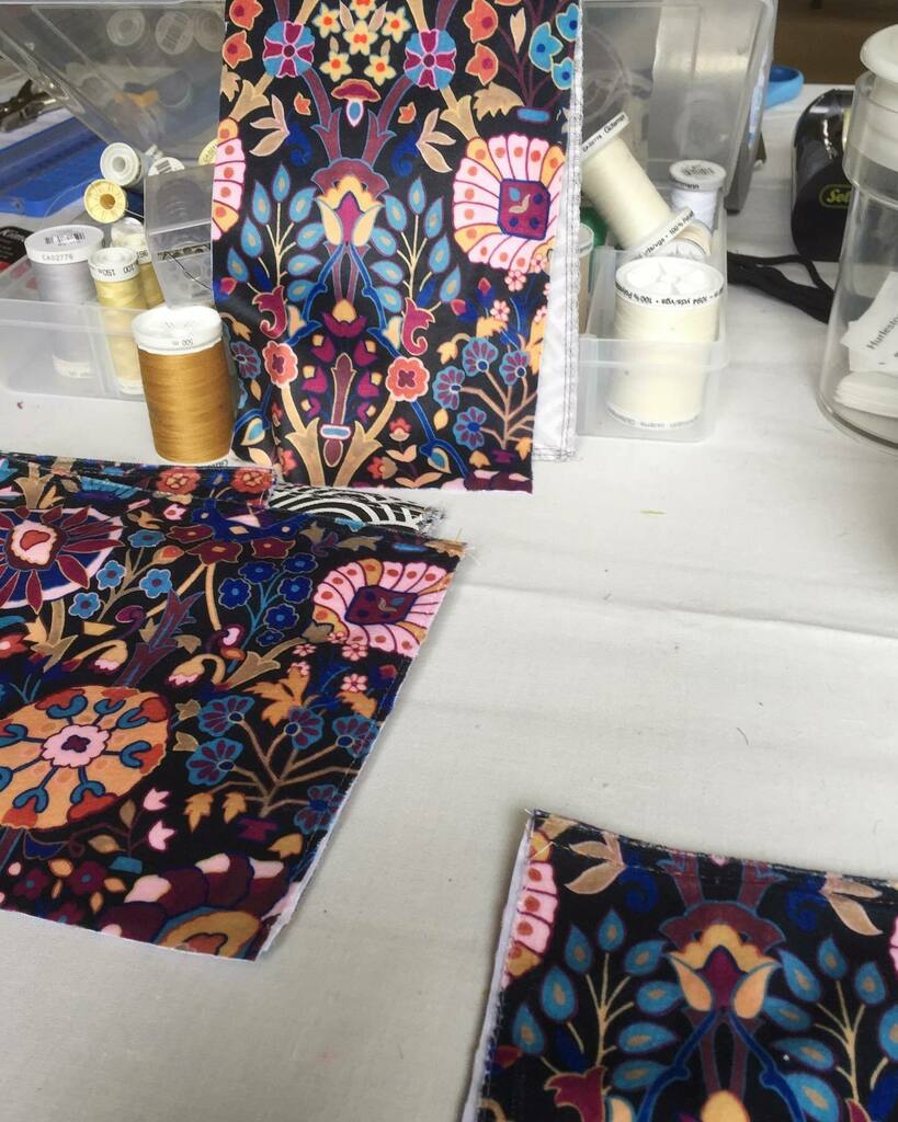 HurlestoneNZ's tweet photo. Making a Wonder Pouch. Prep sewing, then putting it together, then to the finished pouch ๐งต๐
Time for a break! โ๏ธ ๐
#hurlestonenz #penpouch #nzmade #penaccessories #makingapouch #handmade https://t.co/mLrpURSWo0 https://t.co/3IN5Bgvzs8