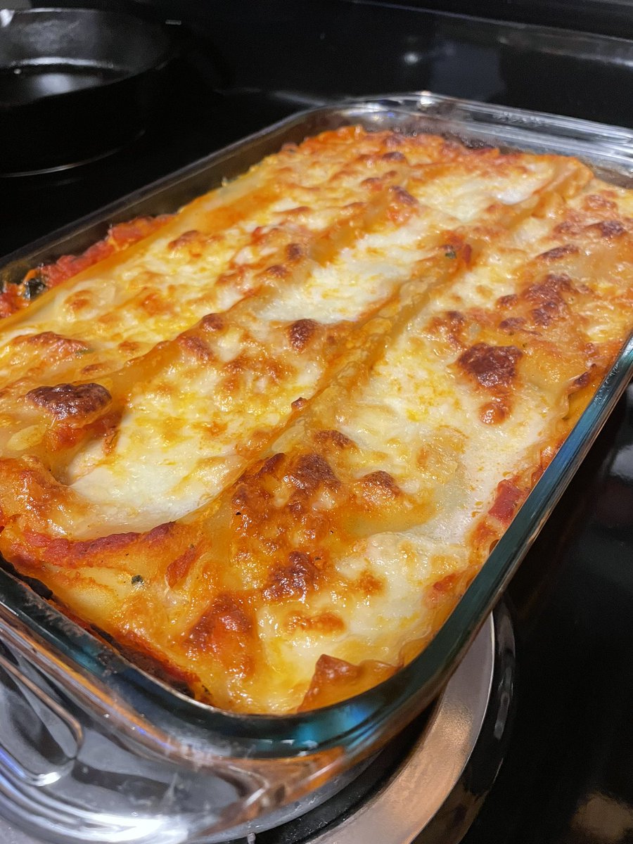 volcanALogist's tweet photo. Check out this model of the #BasinAndRange. Topographically high pasta ridges erode into cheesy depositional basins. And, excellent stratigraphy for those hungry enough to cut cross sections ⛰⛏🔪😋 https://t.co/iCreApu3Zc
