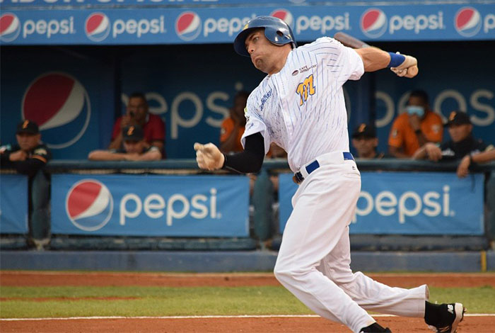 MagallanesHoy's tweet photo. #MagallanesHoy #22Ene un #FelizSabado 10 por 9 ganó y la #SerieFinal empató. Anthony Vizcaya la victoria se apuntó y Bruce Rondón salvó. Rayder Ascanio con hit trajo 2 y el juego igualó. Cade Gotta 4-3 SF 3CI entre estás últimas la que el juego decidió #Magallanes será campeón https://t.co/C08VaGhqgF